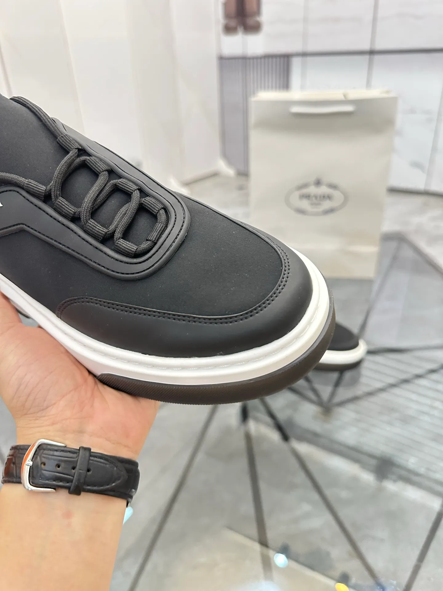 Men's shoes for sale 💰: 💰P600¥ High-end top quality Product trademark: Prada *"Prada*" low-top casual shoes Regular size: 38-45 (can be customized to 46) Product materials: Upper imported glue splicing original material, breathable lining, cowhide foot pads, original outsole. Number: 832